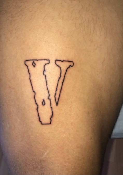 Vlone V Tattoo, Vlone Logo Tattoo, Vlone Logo Wallpaper, Vlone Logo Aesthetic, Vlone Shirt Kisses, Vlone Logo, Minions Wallpaper, Aesthetic Japan, Tattoo Outline