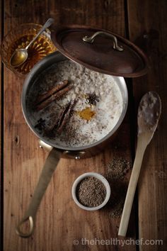 Winter Warming Porridge With Chai Aromatics 1 cup raw buckwheat groats (see notes) 3 cups filtered water 2 cinnamon sticks 2 star anis 1 vanilla bean, split, seeds scraped or 1 teaspoon vanilla bean paste Few slices of fresh ginger Pinch sea salt Ground flaxseeds to serve 2 cups home made almond milk or milk of your choice Raw or manuka honey to serve or your choice sweetener (see notes) Nourishing Breakfast, Buckwheat Porridge, Make Almond Milk, Buckwheat Groats, Porridge Recipes, Rice Porridge, Chai Spice, Coconut Rice, Paleo Breakfast