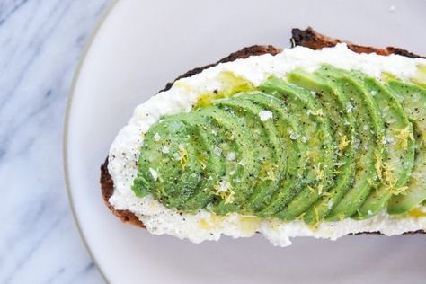 Whipped Avocado Toast, Lemon Avocado Toast, Ricotta Toast Breakfast, Avocado Toast With Ricotta, Savory Ricotta Toast, Whipped Ricotta Toast Peaches, Ricotta Toast With Egg, Ricotta Avocado Toast, Veg Noodles Recipe