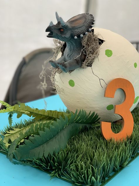 Jurassic World Birthday Party Centerpieces, Dino Themed Centerpieces, Diy Jurassic World Party Decorations, Jurrasic World Birthday Party Ideas Diy, Jurassic Park Centerpieces Ideas, Dinosaur Birthday Centerpiece Ideas, Dinosaur Birthday Party 2nd Birthday, Jurassic Park Centerpieces, Dino Centerpiece Party Ideas