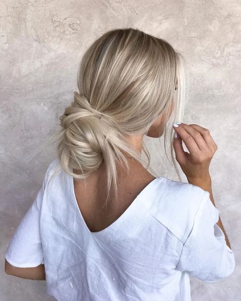 New Hair Color Ideas For Blondes, Hairby Chrissy, Women Blonde Hair, Blonde Locks, Kadeřnické Trendy, Fesyen Rambut, Vlasové Trendy, Long Hair Color, Haircut Styles