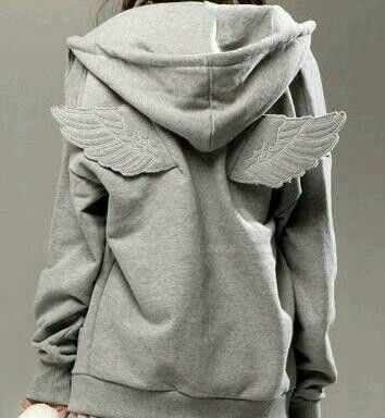 A hoodie with chibi wings? Why WOULDN'T I want this! ~Emi Angel Wings Hoodie, Cardigan Gris, Cute Cardigans, Couture Mode, Sweatshirt Zipper, Jeremy Scott, Indie Brands, Gyaru, Hooded Sweater