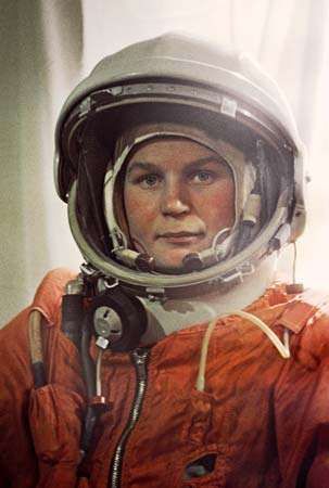 Indirect Object Pronouns Spanish, First Female Astronaut, Valentina Tereshkova, Pilot Training, Natalia Vodianova, Space Race, Space Suit, Space Program, Space Flight