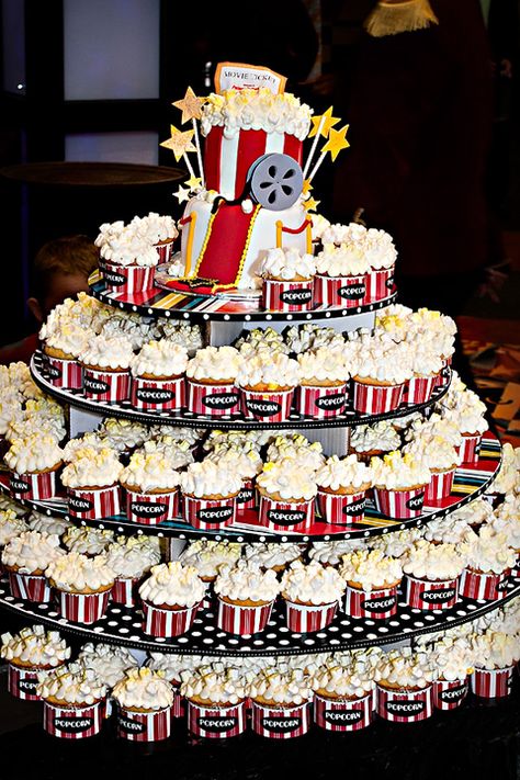 Movie Premier Themed Party, Movie Premiere Prom Theme, Hollywood Movie Premiere Party, Hollywood Grad Theme, Movie Themed Wedding Centerpieces, Vintage Hollywood Prom Theme, Movie Theme Wedding Ideas, Hollywood Quinceanera Theme, Hollywood Dance Theme