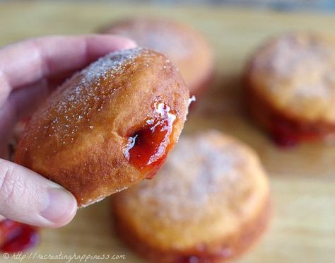 Gluten free, dairy free, egg free, yeast free, rice free, no fry paczki. Similar to a gluten free jelly doughnut. Super easy: Bake at 350 for about 25-30 minutes. Gluten Free Vegan Donut Recipe, Gluten Free Donuts Fried, Paczki Recipe, Vegan Gluten Free Donuts, Gluten Free Donuts Baked, Gluten Free Donut Recipe, Vegan Donut Recipe, Jelly Donut, Donut Filling