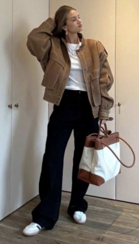 Outfit Cargo Beige, Cream Cargo Pants, Cargo Pants, Sweatshirts, Pants, Clothes, Trousers