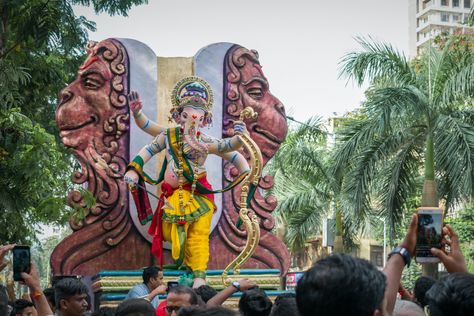 Huge Ganpati visarjan Ganpati Photography, Jessica Wright, Mumbai Maharashtra, Ganesh Chaturthi, Mumbai India, Hd Photos, Mumbai, Lion Sculpture, At Home