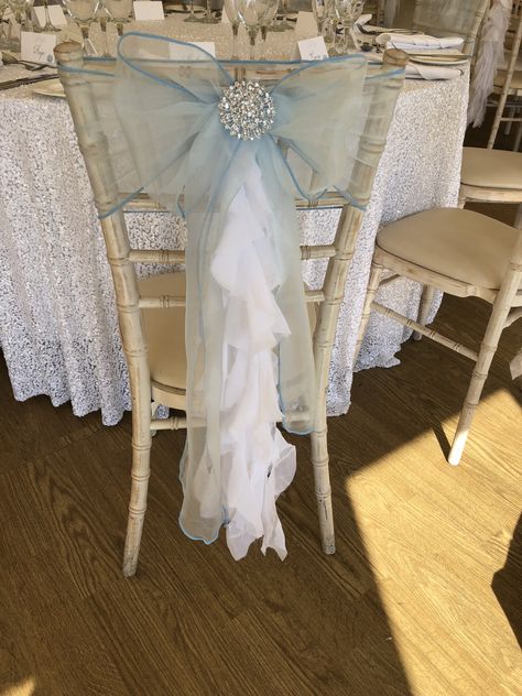 Blue Theme Quinceanera Ideas, Sky Blue Quinceanera Decorations, Quince Light Blue Theme, Light Blue And Silver Quinceanera Ideas, Light Blue 15 Decorations, Light Blue Quince Ideas, Blue And White Quinceanera Decorations, Light Blue And Gold Quince, Sweet 16 Light Blue Theme