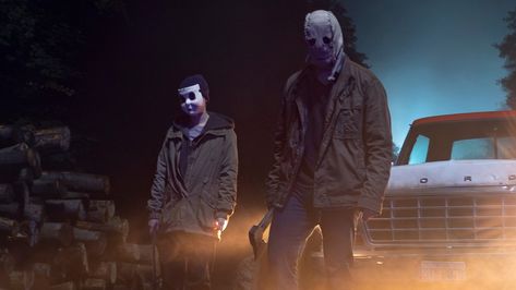 First Photographs from the First Chapter of THE STRANGERS TRILOGY — GeekTyrant Check more at https://mainelocalnews.net/first-photographs-from-the-first-chapter-of-the-strangers-trilogy-geektyrant/ Hillbilly Elegy, The Strangers, Froy Gutierrez, Dream Master, Charlie Sheen, Viral Marketing, Creepy Clown, Film History, Elm Street