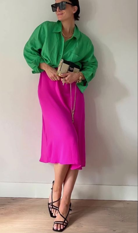 Colorful Skirts Outfits, Colorful Work Outfits, Verde Bottega, Rok Outfit, Colour Combinations Fashion, Color Blocking Outfits, Color Combinations For Clothes, Color Trends Fashion, Stylish Work Outfits