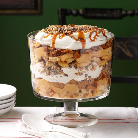 Pumpkin Toffee Trifle Recipe -I wanted to use pumpkin for a quick party dessert. This twist on a cream cheese pie tastes divine when made ahead. It keeps well, too. —Jodie Jensen, Draper, Utah Toffee Trifle, Pumpkin Toffee, Quick Party Desserts, Pumpkin Trifle, Pumpkin Chip, Thanksgiving Desserts Easy, Trifle Desserts, Quick Easy Desserts, Thanksgiving Food Desserts