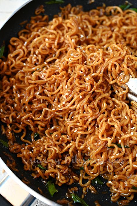 Garlic Sesame Noodles With Chicken, Raman Noodles Seasoning, Simple Noodle Sauce, Shrimp And Ramen Noodle Recipes, Saucy Ramen Noodle Recipes, Roman Noodle Recipes, Sesame Ramen Noodles, Shrimp Ramen Noodle Recipes, Ramen Sauce