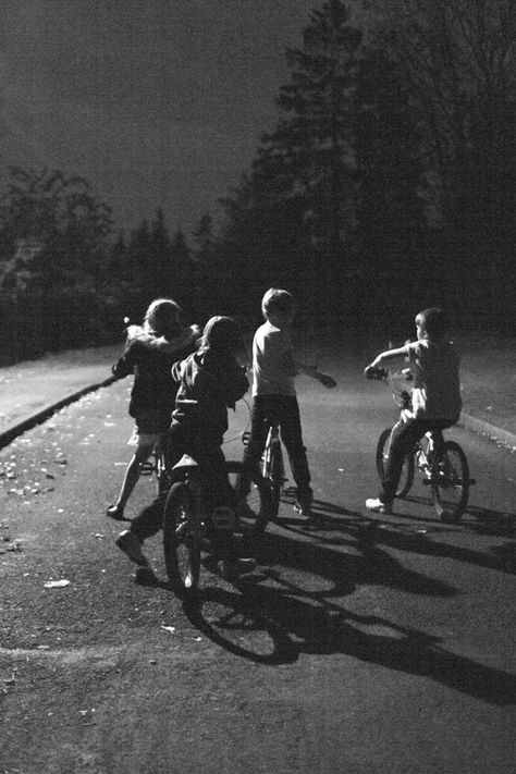 "I've got to go, it's getting dark." - I remember I had to go home when the street lights came on. Hurry Up We're Dreaming, Riding Bikes, Black And White Photograph, Vintage Memory, Foto Vintage, Photo Vintage, Great Memories, Sweet Memories, The Good Old Days