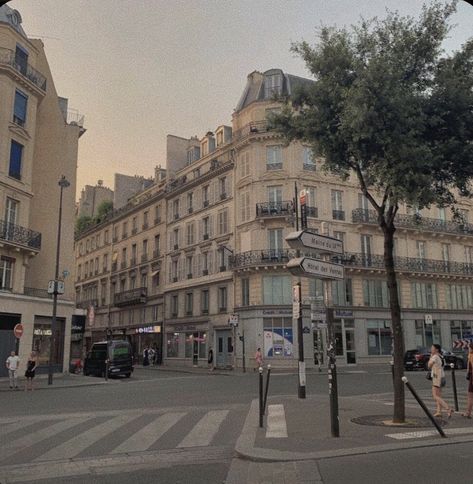 French Aesthetics, Paris Vibes, Fotografi Vintage, Parisian Life, Paris Aesthetic, City Vibe, Living In Paris, Street Racing, City Aesthetic