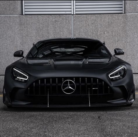 Mercedes Aesthetic, Mercedes Sports Car, Black Mercedes, Amg Gtr, Matte Black Cars, Cars Black, Black Mercedes Benz, Black Beast, Mercedes Amg Gt