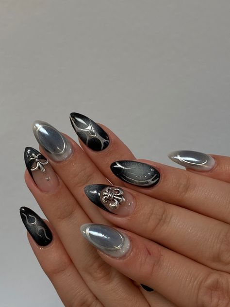 Black Crome Nails Design, Black Grey Nails Design, Black And White Chrome Nails, Silver Detail Nails, Black Grey Nails, Almond Nails Dark, 3d Nails Acrylic, Techno Nails, Black And Chrome Nails