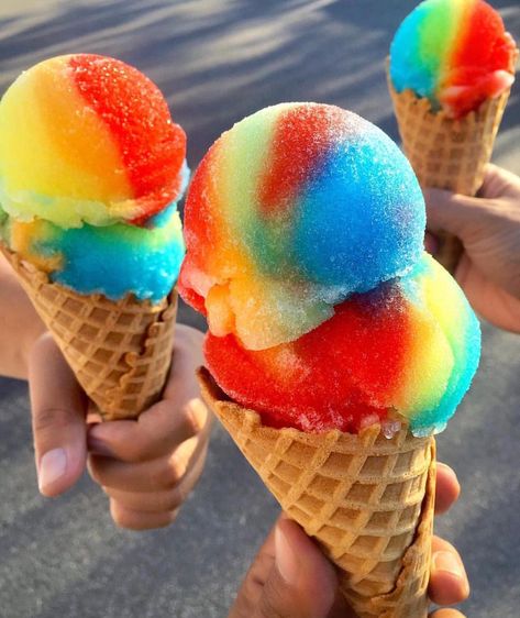 RAINBOW ITALIAN ICE CONES. In Las Vegas of all places! || #foodbeast 📸 @dailyfoodfeed from 📍@recessice Sleepover Food, Rainbow Food, Italian Ice, Milk Shakes, Ice Cream Cones, Deilig Mat, Food Dessert, Cute Desserts, Yummy Food Dessert