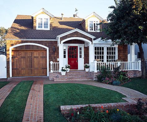 An arched portico above a new brick stoop and an adjoining pergola-topped porch give this Cape Cod home a more welcoming entry: http://www.bhg.com/home-improvement/exteriors/curb-appeal/before-and-after-home-exteriors/?socsrc=bhgpin121414classiccapecode&page=11 Exterior Entryway, Entryway Designs, Front Porch Remodel, Porch Remodel, Cape Cod Style House, Porch Addition, Home Exterior Makeover, Cape Cod House, Casas Coloniales