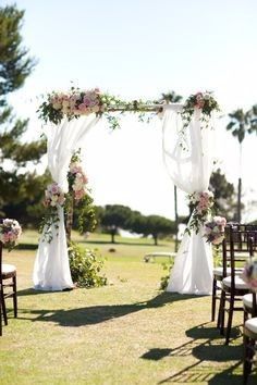 Arch or arbor for the ceremony altar? - Wedding ceremony - Forum Weddingwire.ca Flower Archway, Outdoor Wedding Flowers, Wedding Arches Outdoors, Wedding Setup, Wedding Arch Rustic, Wedding Ceremony Ideas, Rustic Outdoor Wedding, Wedding Ceremony Arch, Wedding Arch Flowers