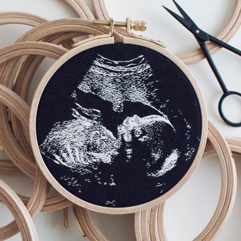 Ecografía bordada #ecografía #embroidery Birth Announcement Gifts, Tiny Cross Stitch, Plastic Crafts, Crochet Mandala, Crochet Videos, Embroidery Inspiration, Ultrasound, Diy Embroidery, Embroidery And Stitching