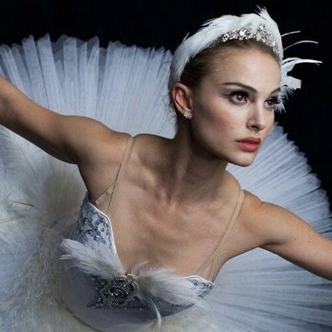 Ballet Aesthetic Black Swan, Nina Black Swan, Natalie Portman Black Swan, Nina Sayers, Infj Characters, Black Swan Movie, Black Swan 2010, Infj Personality Type, Ballet Beauty