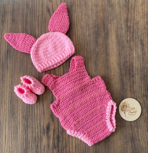 Piglet romper sets Crochet Newborn Outfits, Crochet Pour Halloween, Crochet Baby Photo Prop, Crochet Baby Costumes, Crochet Project Free, Crochet Costumes, Baby Romper Pattern, Newborn Crochet Patterns, Strawberry Baby