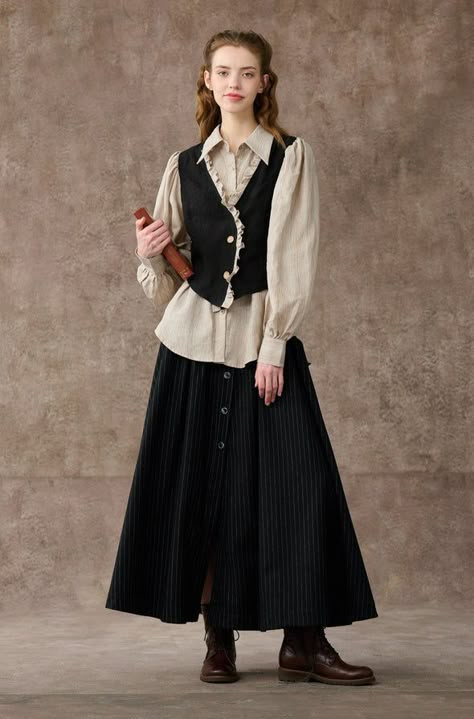 Chef Outfit Women Style Classy, Poetic Outfits, Modern 1800s Fashion, Victorian Inspired Outfits Modern, V Waist Dress, Victorian Fashion Modern, Modern Historical Fashion, Victorian Modern Fashion, Victorian Inspired Outfits