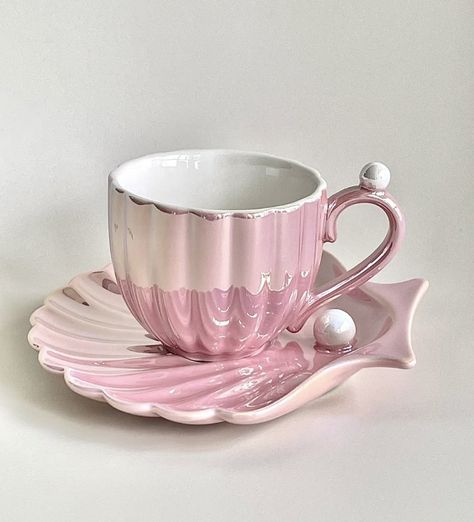 Mermaid Cup, Pink Cups, Pretty Mugs, Pretty Cups, Cute Kitchen, Clam Shell, Clay Ceramics, Cute Mugs, House Inspiration