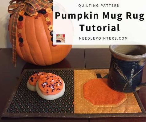 Learn how to make a cute pumpkin mug rug with this free pattern. An ideal project for using up scrap pieces of fabric. Fabric Stash Buster, Honeybee Theme, Halloween Treat Bags Diy, Mug Rug Pattern, Quilt Crafts, Mug Rug Tutorial, American Patchwork And Quilting, I Spy Quilt, Pumpkin Mug