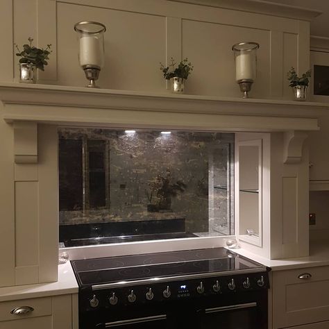 Distressed Mirror Backsplash, Mirror Splash Back Kitchen, Smoked Mirror Splashback Kitchen, Mirror In Kitchen, Kitchen With Mirror, Mirrored Kitchen Backsplash, Mirror Splashback Kitchen, Mirror Kitchen Backsplash, Mirror Backsplash Kitchen