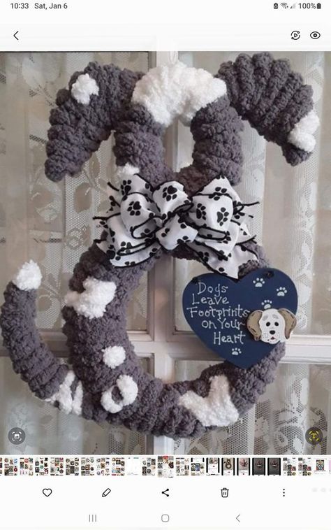 Dollar Tree Fanatics Crafts & Decor | NOT MY PICS OR CRAFT Dollar Tree Dog Paw Wreath, Pet Diys, Paw Print Crafts, Dog Wreaths, Print Crafts, Cat Wreath, Pet Wreath, Pet Ornaments, Doodle Bug