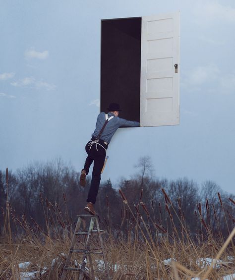 Discover a Surreal America in Logan Zillmer’s Photography | Scene360 Illusion Fotografie, Illusion Photography, 귀여운 음식 그림, Surreal Photos, Rene Magritte, Surrealism Photography, Conceptual Photography, Foto Art, Trik Fotografi