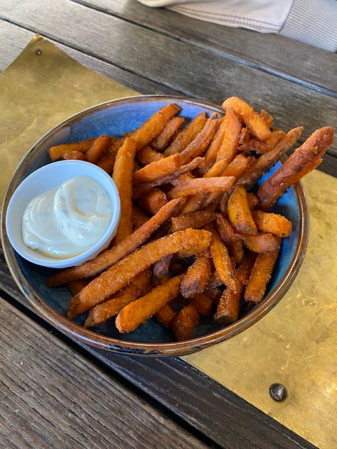 Sweet Potatoes Aesthetic, Sweet Potato Fries Aesthetic, Sweet Potato Aesthetic, Fries Aesthetic, Aesthetic Recipes, Autumn Food, Food Sweet, Free Meal, Potato Fries