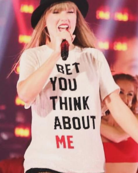 Taylor Swift 22, Taylor Swift Shirts, Taylor Swift Tour Outfits, Carole King, Swift Tour, Estilo Taylor Swift, Swift Photo, Taylor Swift Red, Taylor Swift Outfits