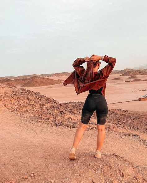 Joshua Tree National Park Outfit, Tuscon Arizona Outfits, Summer Desert Outfits, Desert Girl Aesthetic, Desert Camping Outfit, Desert Chic Outfit, Desert Aesthetic Outfit, Sedona Arizona Outfits, Sedona Outfits