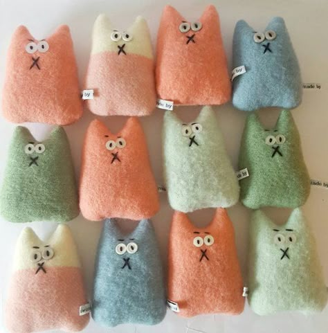 Tovad Ull, Dogs Toys, Small Stuffed Animals, Diy Wool, Sock Crafts, Sewing Stuffed Animals, Lavender Bags, Fabric Toys, Wool Projects