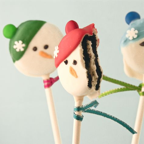 Yummy Snowman Oreo Pops! Oreo Snowman, Oreo Cookies Dipped, Xmas Treats, Seasonal Desserts, Christmas Cake Pops, Winter Treats, Snowman Cookies, Oreo Pops, Christmas Dessert