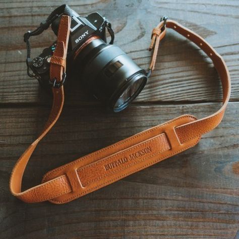 Leather Camera Strap Pattern, Leather Camera Strap Diy, Camera Strap Pattern, Diy Camera Strap, Camera Neck Strap, Leather Bicycle, Camera Tattoo, Diy Leather Projects, Leather Working Tools