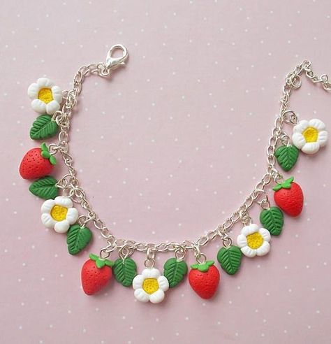 Crea Fimo, Jewelry Flowers, Strawberry Charm, Polymer Clay Bracelet, Miniature Food Jewelry, Handmade Clay Jewelry, Polymer Clay Jewelry Diy, Clay Bracelet, Kawaii Jewelry