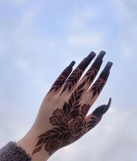 Mehandi Designs Back Hands, Mehandi Designs Back, Hands Mehandi Designs, Short Mehndi Design, Front Mehndi Design, Legs Mehndi Design, Rose Mehndi Designs, Latest Henna Designs, Simple Mehndi Designs Fingers