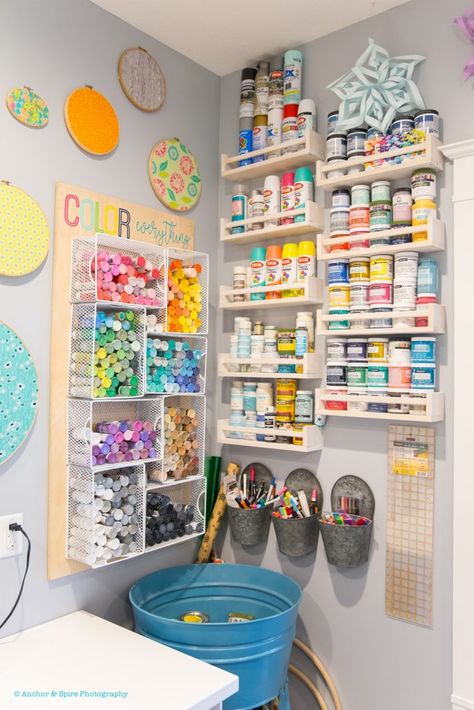 craft room paint corner Quirky Stationery, Studio Seni, Craftroom Ideas, Rangement Art, Organiser Son Dressing, Ikea Spice Rack, Diy Organizing, Whimsical Bedroom, Creative Room