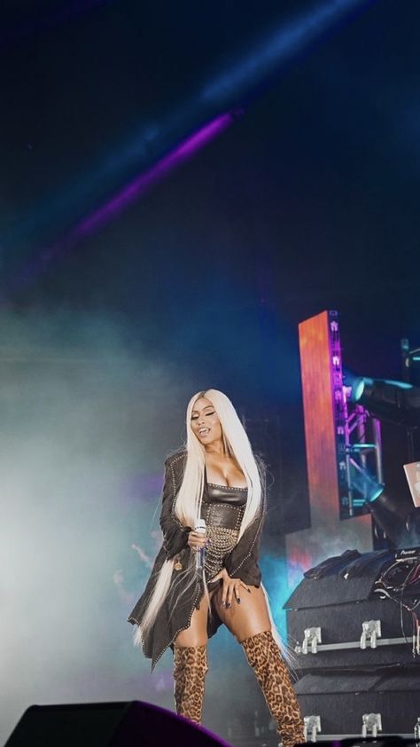 Nicki Minaj Concert, Nicki Baby, Nicki Minaj Outfits, New Nicki Minaj, Nicki Minaj Wallpaper, Nicki Minaj Barbie, Nikki Minaj, Nicki Minaj Pictures, Outdoor Clock