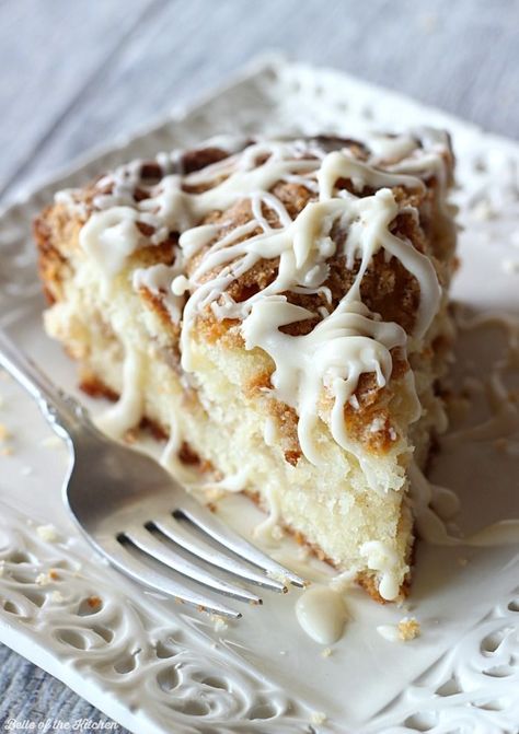 This Greek Yogurt Coffee Cake is sprinkled with a crumbly streusel topping then drizzled with a sweet vanilla glaze! Greek Yogurt Coffee Cake, Cake Made With Yogurt, Yogurt Coffee Cake, Yogurt Coffee, Recipes Greek, Espresso Cake, Menu Recipes, Cake Mug, Greek Yogurt Recipes