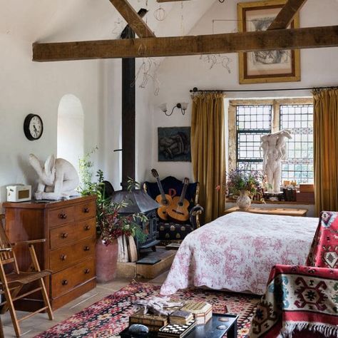 The bedroom: Ryder designed the oak chest and had it made by a joiner in Tetbury, who carved a Lady-Hare into the lid. Eclectic Master Bedrooms Decor, Century Farmhouse, Pink Living Room, Storage House, London House, Spare Bedroom, Top Interior Designers, Spare Room, Antique Textiles