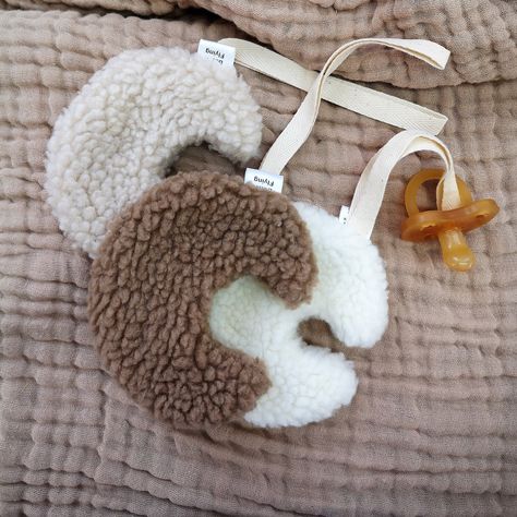 Moon pacifier holder, Gender neutral pacifier holder, Moon dummy holder, Teddy moon pacifier holder beige, Plush moon pacifier https://etsy.me/4482roL #moonpacifierclip #pacifierholder #sherpamoonpacifier #moonpaciclip #moonpaciholder #moonpacifierholder #moon Moon Pacifier Holder, Paci Holder, Vintage Kids Room, Dummy Clips, Pacifier Holder, Unique Kids, Pacifier Clip, Baby Boutique