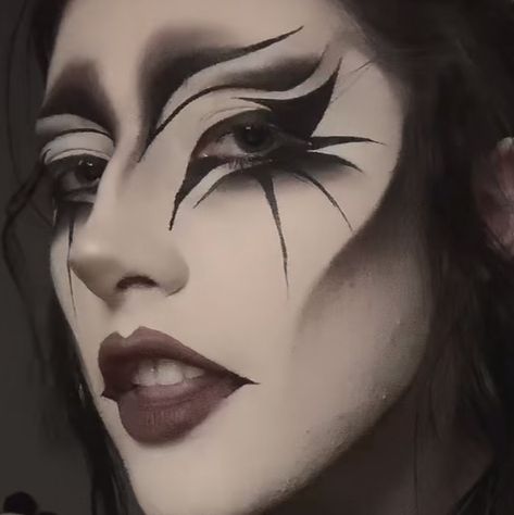 Dark Makeup Looks Halloween, Goth Contour, Masc Goth Makeup, White Foundation Makeup Looks Goth, Tradgoth Eye Makeup, Male Trad Goth Makeup, Goth Makeup Ideas, Trad Goth Makeup 80s, Beginner Trad Goth Makeup