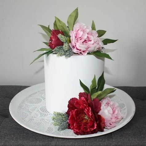 Elopement Cakes, Burgundy Peonies, Wedding Cake Flowers, Peony Leaves, Cake Structure, Cake Floral, White Birthday Cakes, Buttercream Decorating, Cakes Inspiration