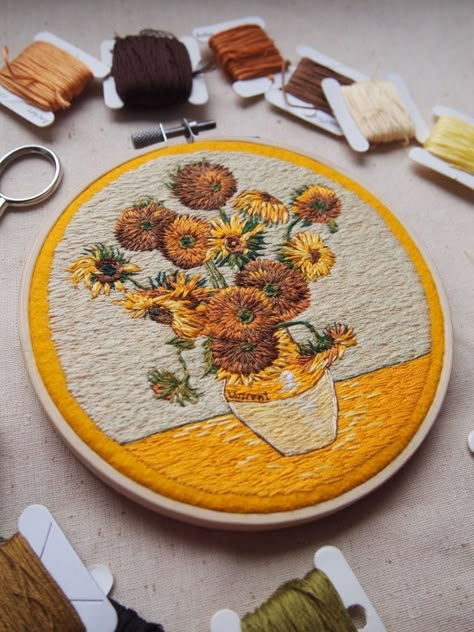 Van Gogh Embroidery, Embroidery Wall Decor, فن النسيج, Bright Embroidery, Van Gogh Sunflowers, Embroidery Wall, Diy Embroidery Patterns, Basic Embroidery Stitches, Embroidery Patterns Vintage