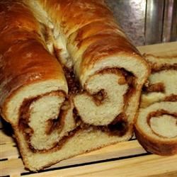 Cinnamon Swirl Bread for the Bread Machine//made two loaves of this and one was gone that day! So good! MAA Cinnamon Swirl Bread Recipe, Swirl Bread Recipe, Bread Garlic, Bread Machines, Bread Cinnamon, Recipes Banana, Bread Puddings, Swirl Bread, Cinnamon Swirl Bread