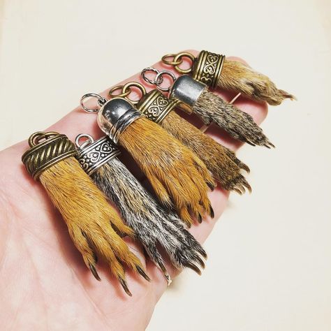 animal paws/feet dried and made into jewelry necklaces,keychains etc Pacsun Gift Card, Oneshot Characters, Animal Bone Jewelry, Therian Gear, Vintage Brown Leather Bag, Animal Paws, Vintage Flask, Tattoo Culture, Rabbits Foot